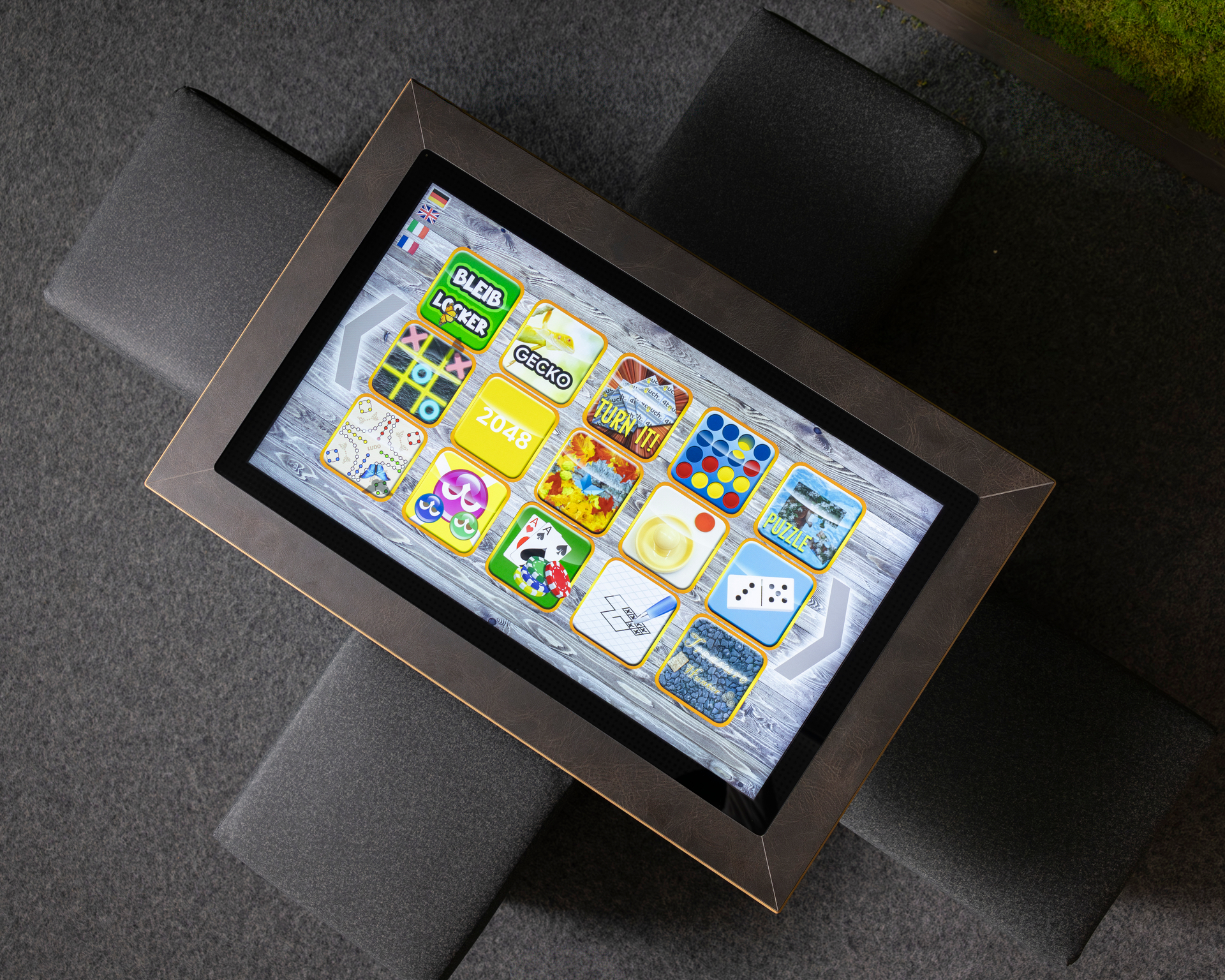 4Touch 32" Compact console