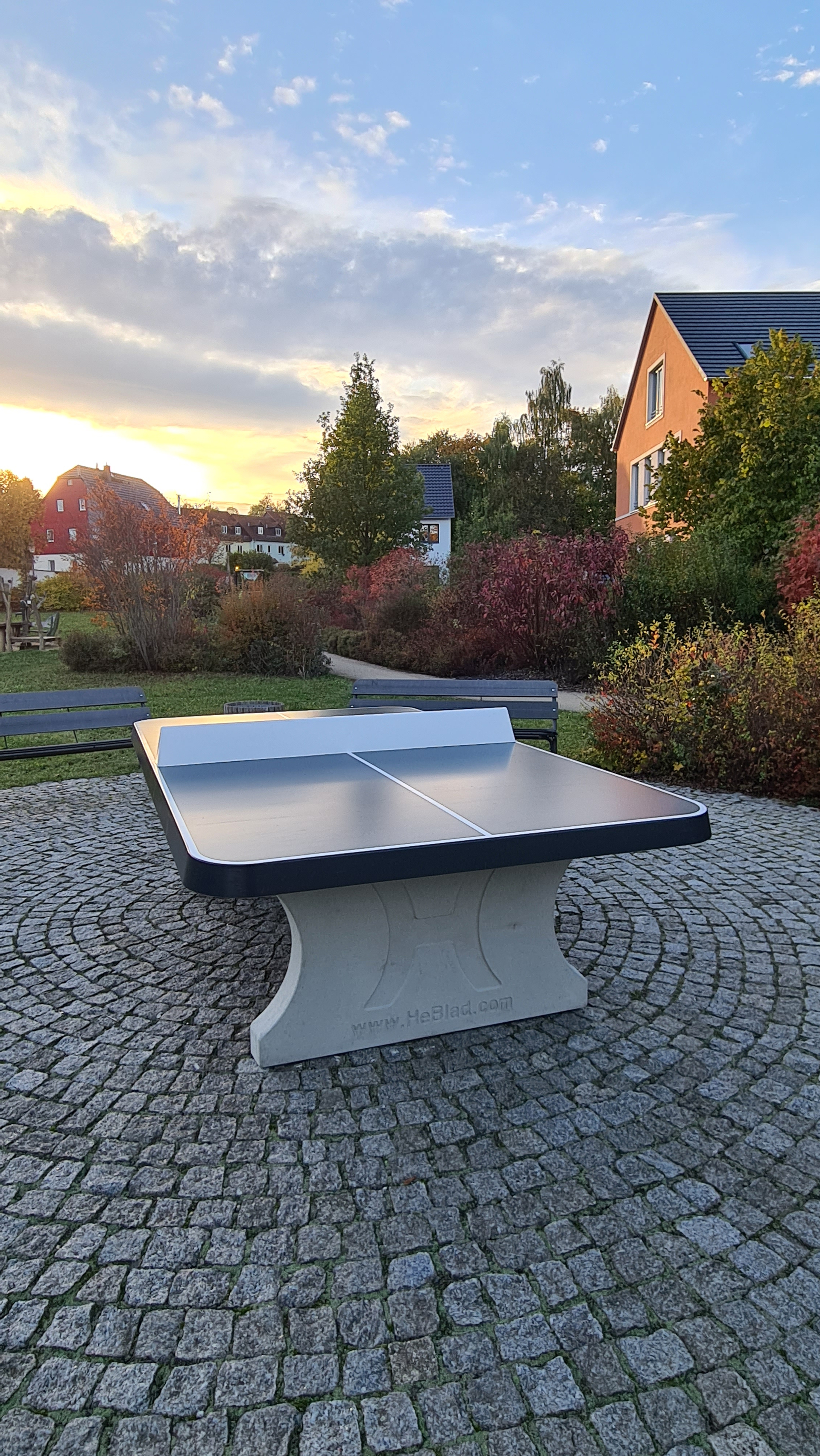 Tischtennisplatte aus Beton - abgerundet