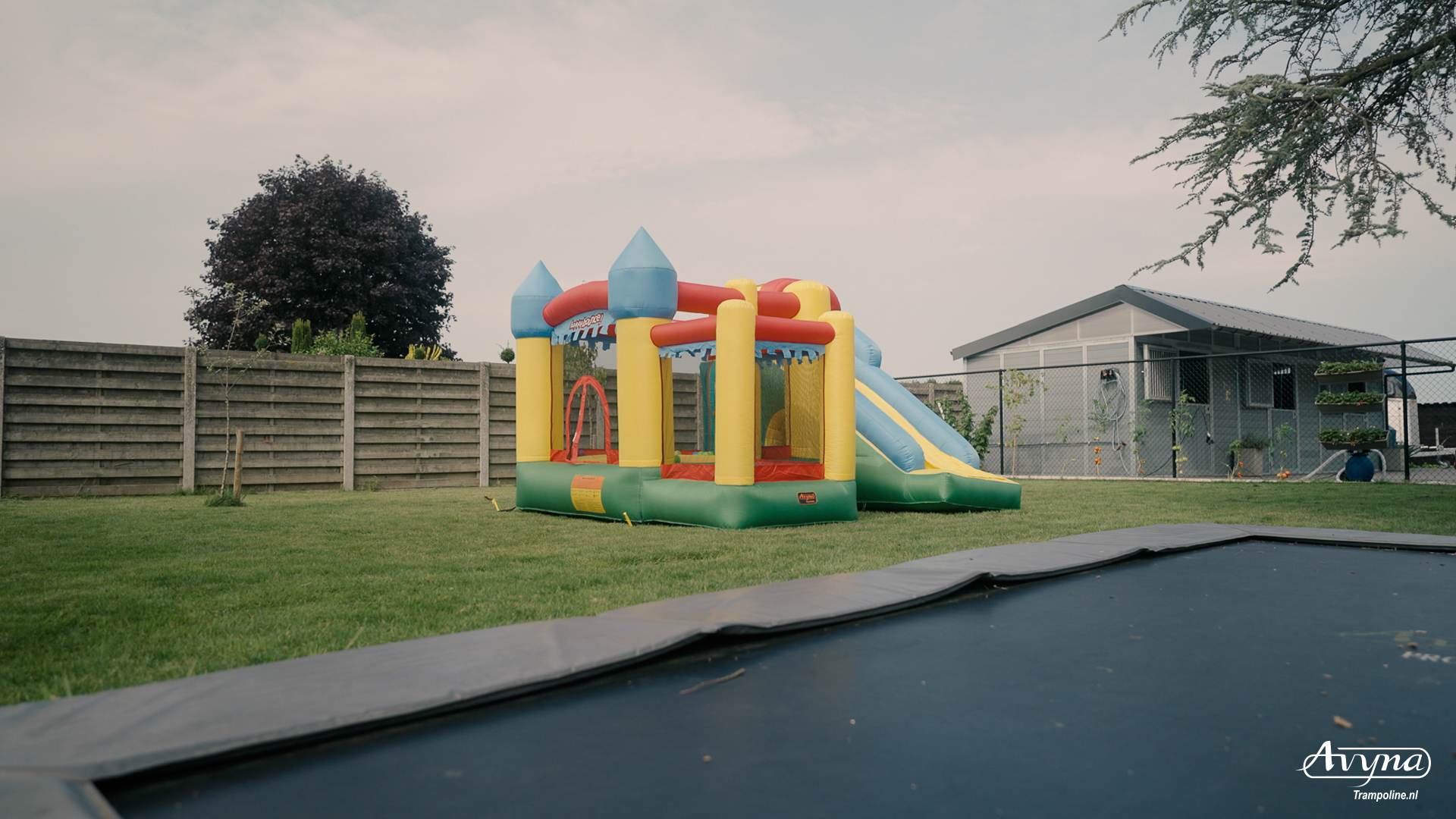 Avyna Inflatable Fun Palace 6-1