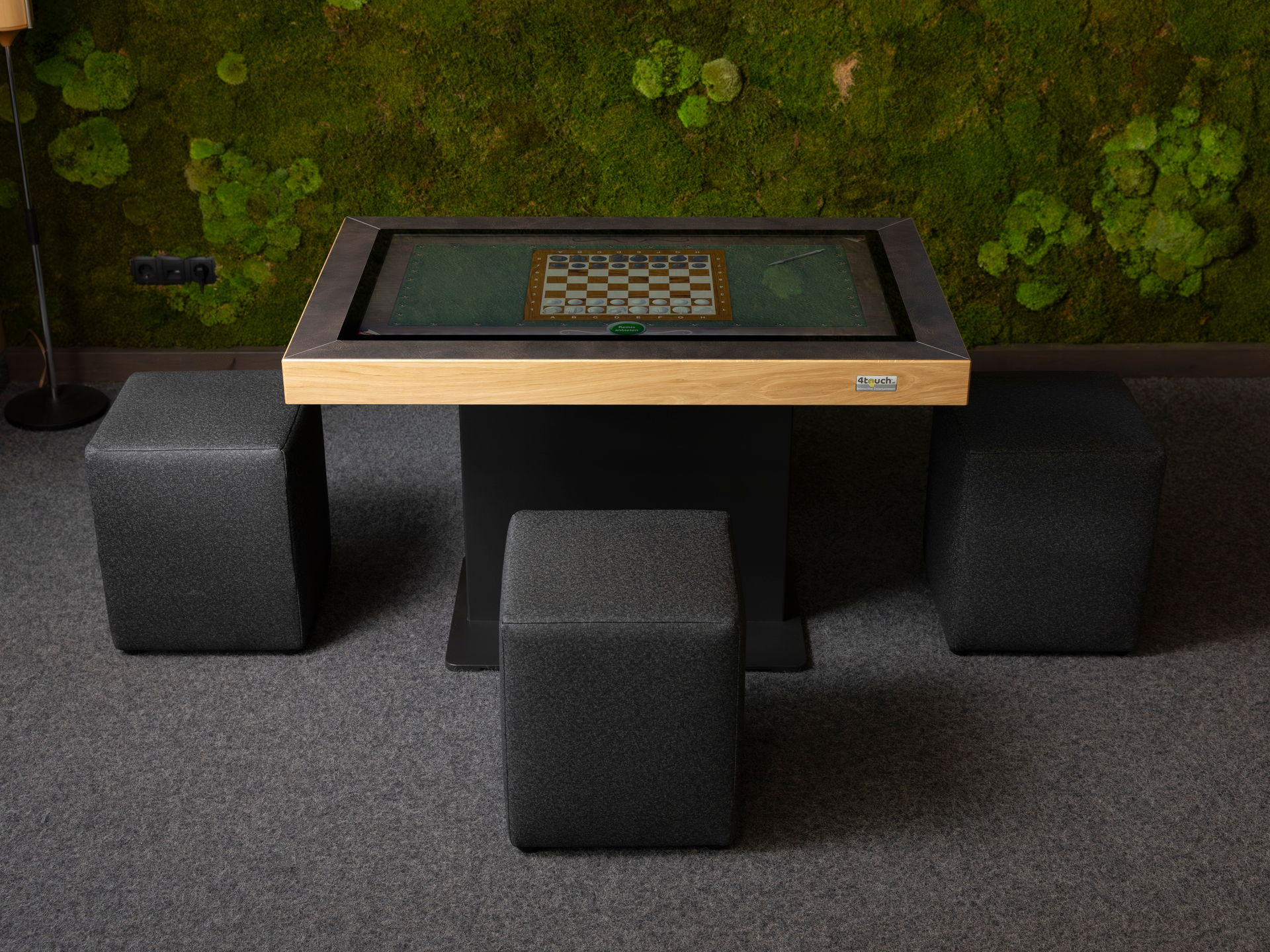 4Touch 32" Compact console