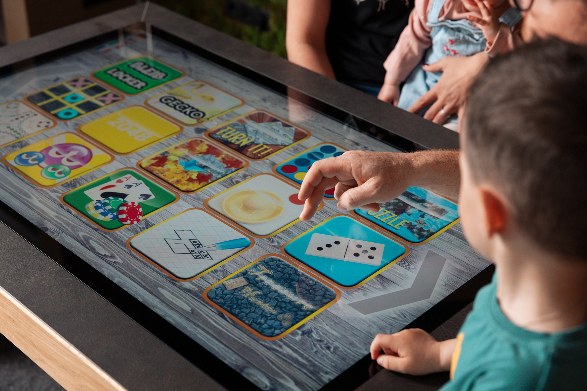 4Touch 32" Compact console