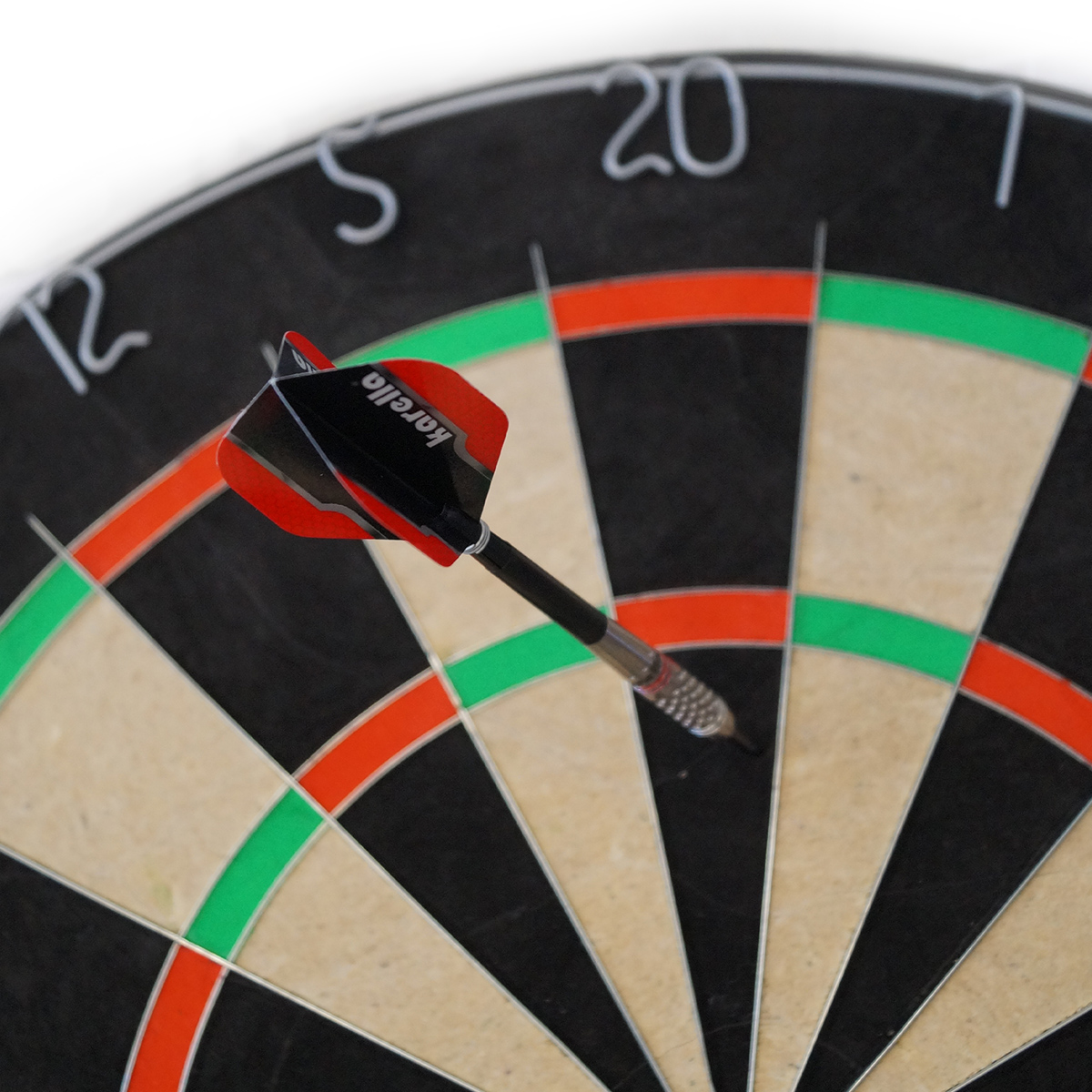 Karella - Dartboard BullOut Set inkl. 2 Satz Steeldarts