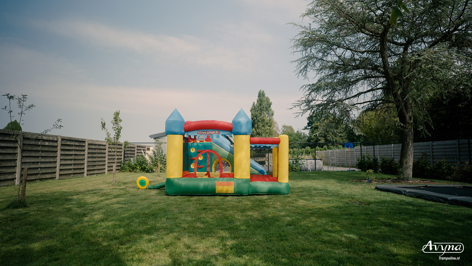 Avyna Inflatable Fun Palace 6-1
